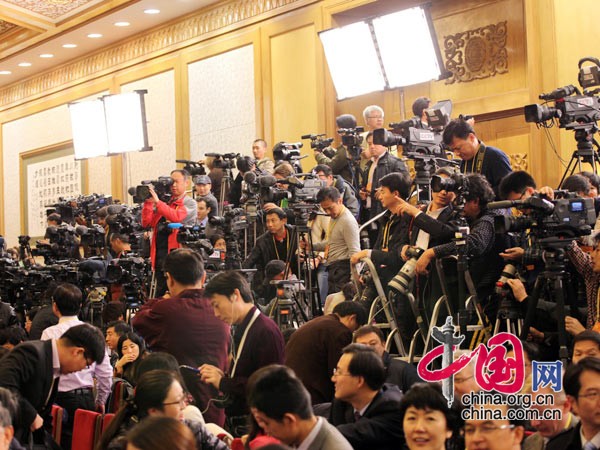 Reporteros en espera del encuentro con el nuevo liderazgo del PCCh 2