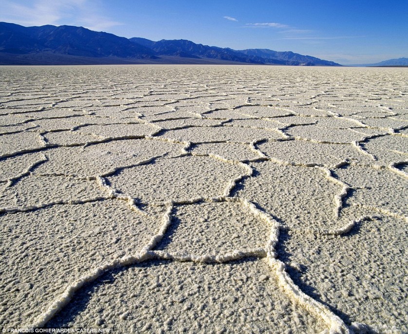 La tierra salina del Valle de la Muerte, California, 282 pies sobre el nivel del mar y es el lugar más bajo de EE.UU.