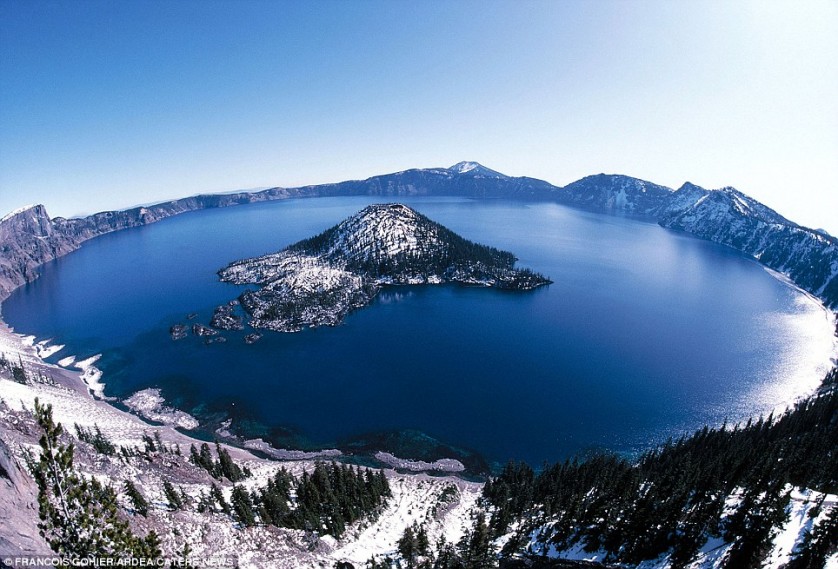 El lago del cráter en Oregón, EE.UU. fue formada atrás la erupción volcánica Mazha Ma hace unos 150 años.