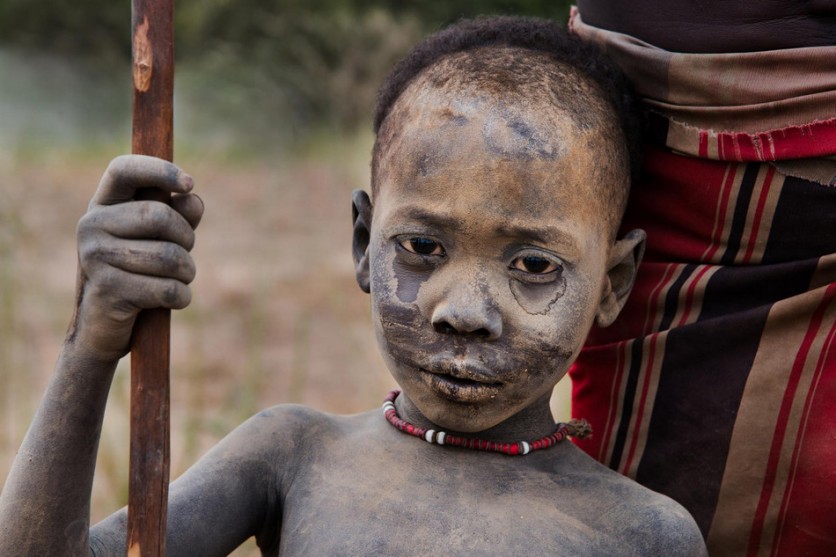 Documental: 'La maldición' de los niños de las tribus en Etiopía