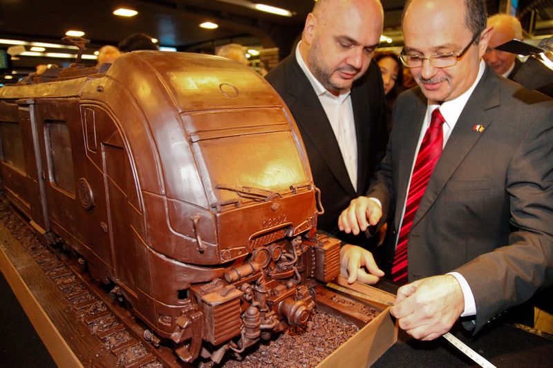 Exhiben en Bruselas un tren de chocolate de 34,5 metros