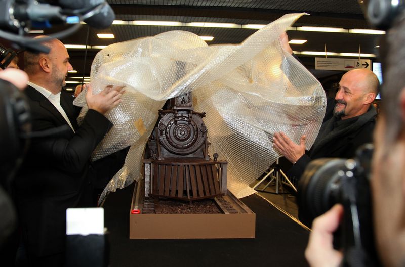 Exhiben en Bruselas un tren de chocolate de 34,5 metros