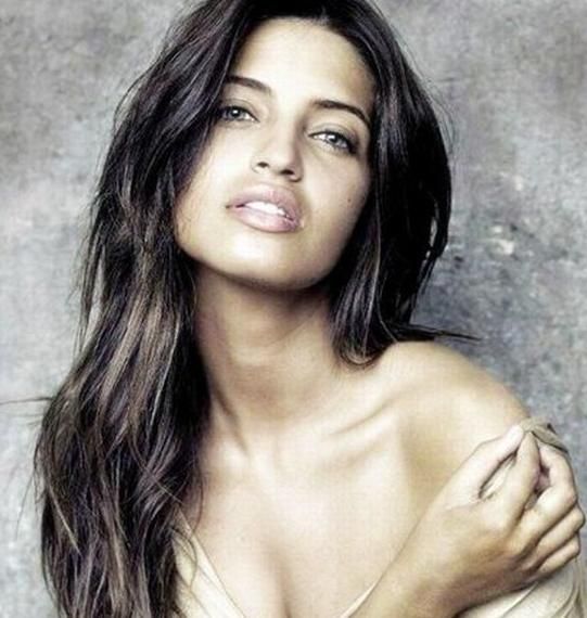 Sara Carbonero desnuda en ELLE