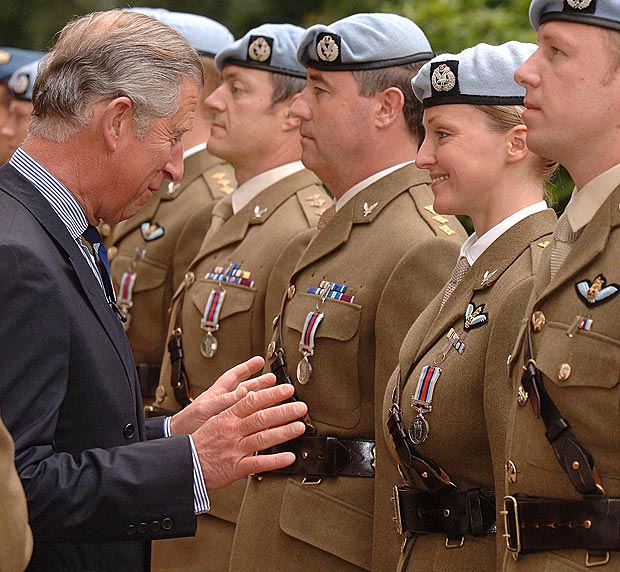 Los hombres miran pechos de las famosas actrices en el p&#250;blico