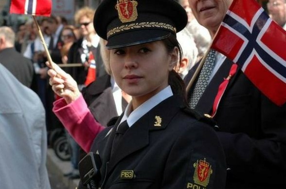 Mujeres policías guapas de diferentes países: Noruega