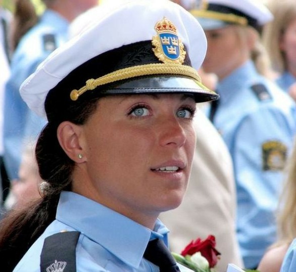 Mujeres policías guapas de diferentes países: Suecia