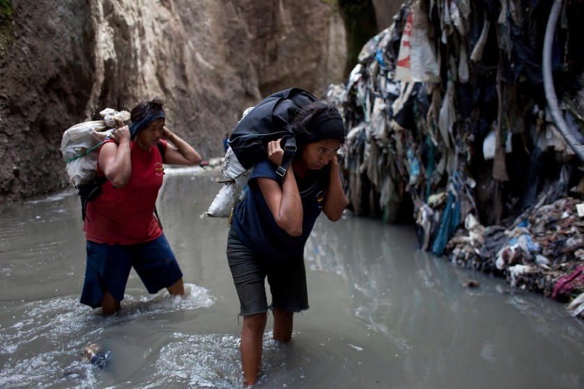 Los guatemaltecos pobres superviven depende de las basuras