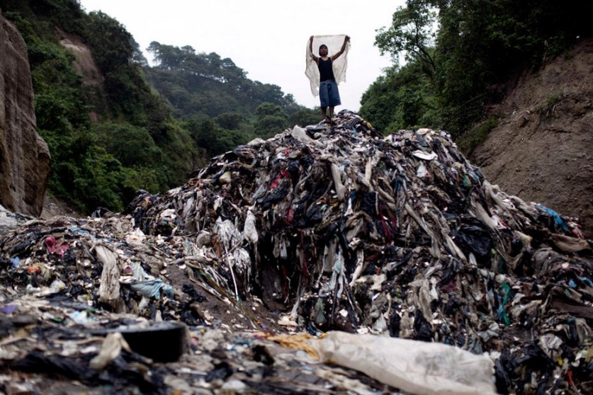 Los guatemaltecos pobres superviven depende de las basuras