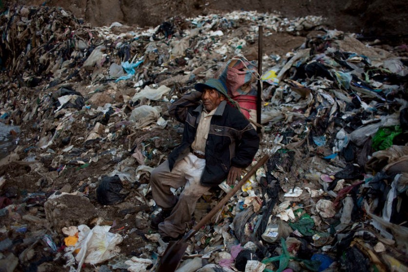 Los guatemaltecos pobres superviven depende de las basuras