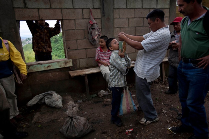 Los guatemaltecos pobres superviven depende de las basuras