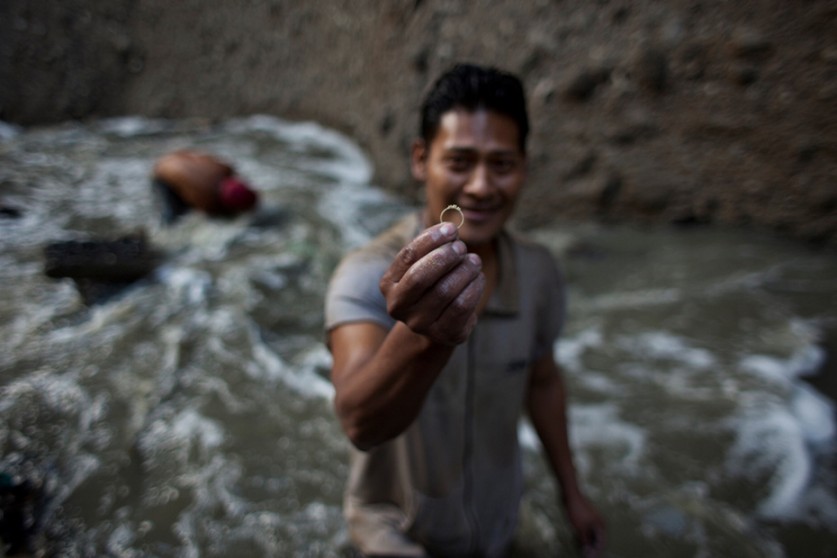 Los guatemaltecos pobres superviven depende de las basuras