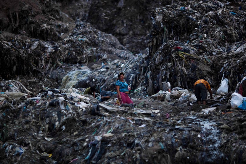 Los guatemaltecos pobres superviven depende de las basuras