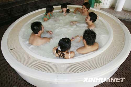 A las mujeres sexys japonesas les encantan bañarse en termas