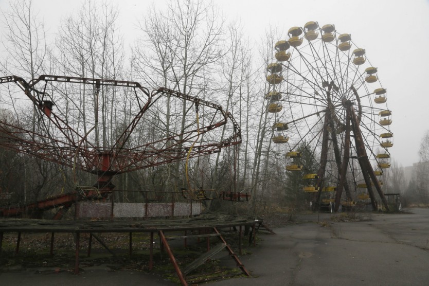 El día 27 de noviembre de 2012 en Pripyat, Ucrania, la zona de juegos se queda como una ruina. 当地时间2012年11月27日，乌克兰普里皮亚季，曾经充满欢声笑语的游乐场如今只剩一片废墟。