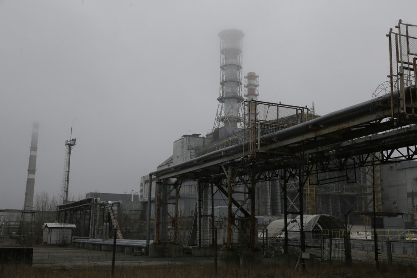 El día 27 de noviembre de 2012, el central nuclear de Chernóbil en la construcción del proyecto del escudo. La construcción de la nueva guardia tendrá un costo de 1,31 mil millones de dólares, y terminará en 2015. 当地时间2012年11月27日，乌克兰切尔诺贝利核电站新防护罩安装工程进行中。据悉，这一新防护罩建设预计将花费13.1亿美元，将于2015年正式完工。