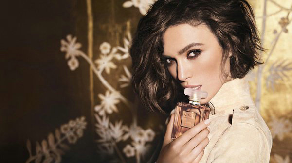 Las irrestibles bellezas en publicidades de perfumes 19