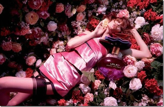 Las irrestibles bellezas en publicidades de perfumes 31