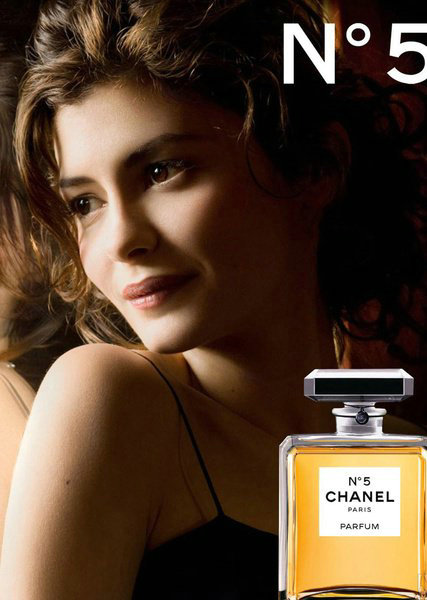 Las irrestibles bellezas en publicidades de perfumes 235