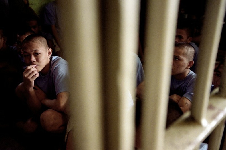 Los jóvenes sufren mal trato en el cárcel de Filipinas