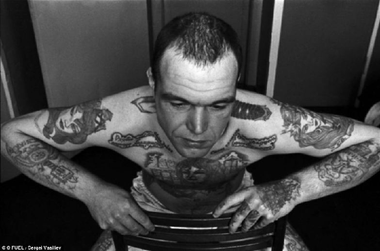 Los tatuajes revelan los crímenes de los miembros de las tríadas rusas