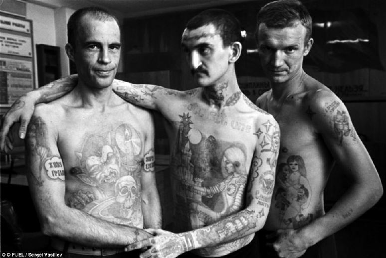 Los tatuajes revelan los crímenes de los miembros de las tríadas rusas