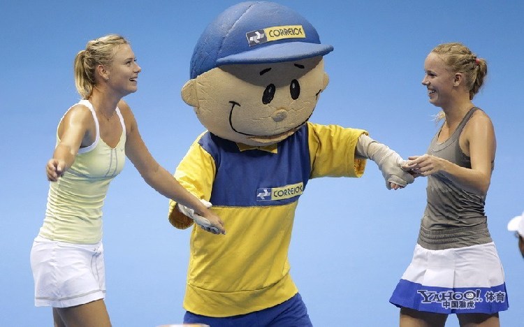 Caroline Wozniacki, cosplay a Serena Williams con ‘ pechos gigantes’