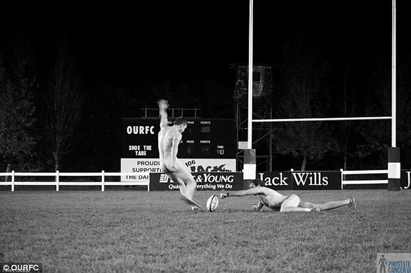 Los jugadores del equipo de rugby de la Universidad de Oxford posan desnudos para el calendario 2013 5