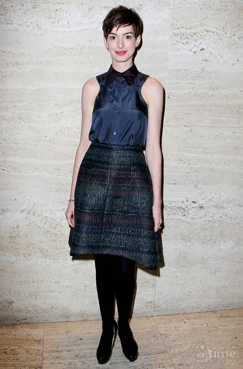 Anne Hathaway y su marido asistieron a la celebración de ¨Los miserables¨ 4