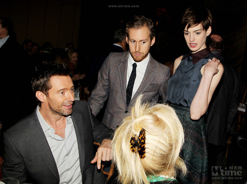 Anne Hathaway y su marido asistieron a la celebración de ¨Los miserables¨ 8