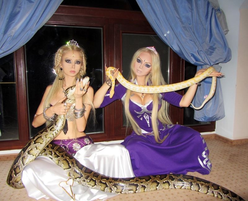 Valeria Lukyanova y Olga Oleynik, dos chicas como barbie vivo en realidad