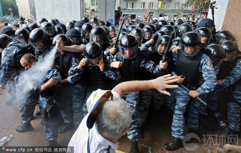 El día 4 de julio de 2012 en Kiev, Ucrania, se produjeron los conflictos entre la gente y la policía.