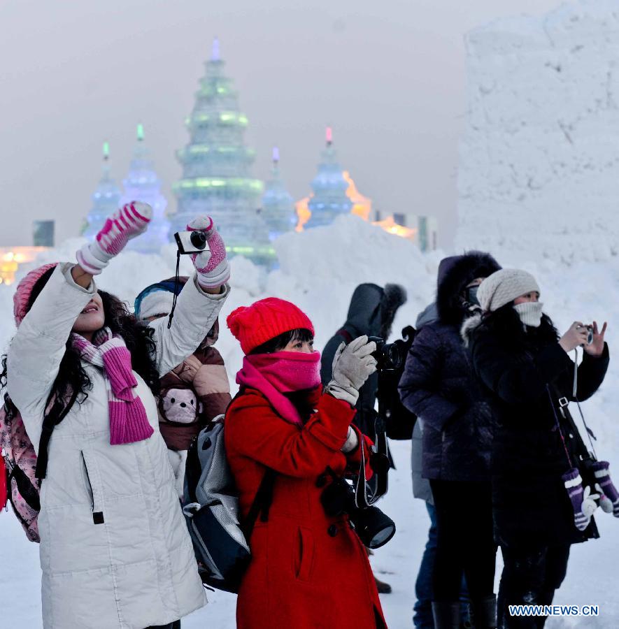 Inaugura en Harbin el 29º Festival de Hielo y Nieve 6