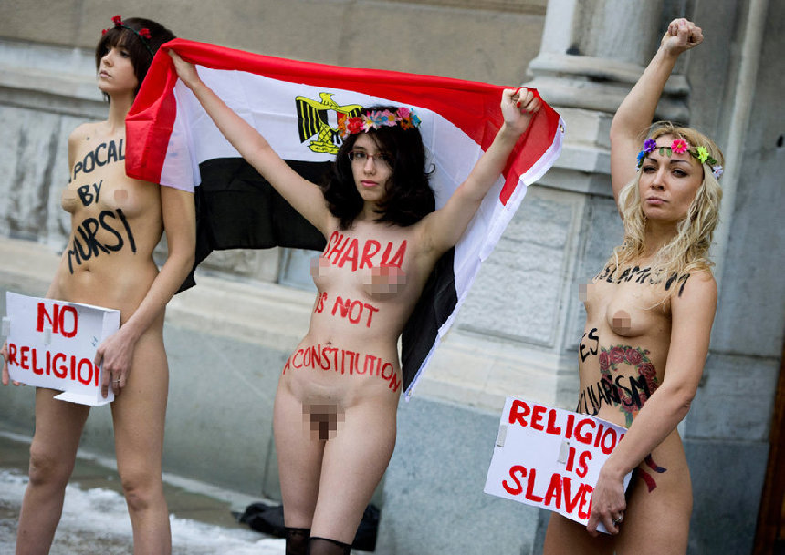 Joven egipcia de FEMEN se desnudó contra 'Constitución islámica' de su país