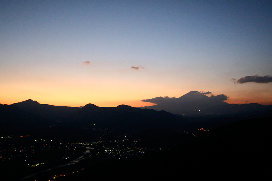 Brillantes paisajes nocturnos de Japón 13