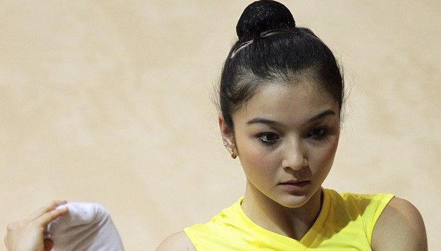 Chicas sexy de raza mixta en deportes