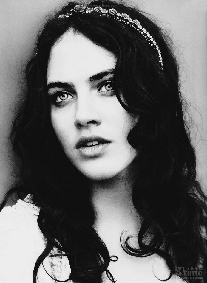  Jessica Brown Findlay