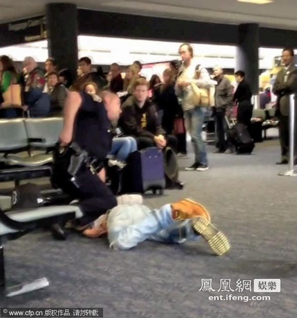 Actor de “Crepúsculo” Bronson Pelletier orina en aeropuerto de LA