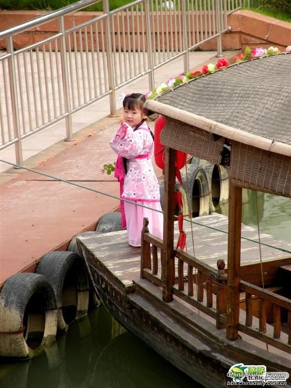 Niña de 8 años muestra la belleza del Hanfu (vestido de la dinastía Han) 5