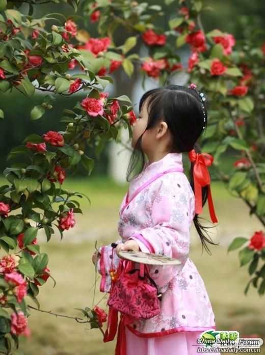 Niña de 8 años muestra la belleza del Hanfu (vestido de la dinastía Han) 7