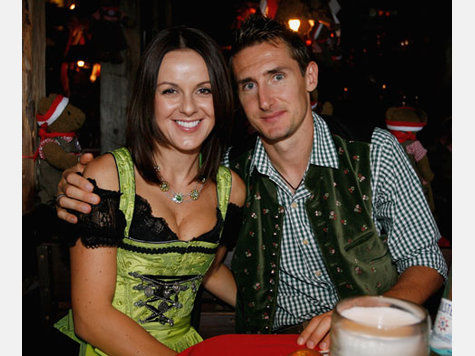 Miroslav Josef Klose y novia