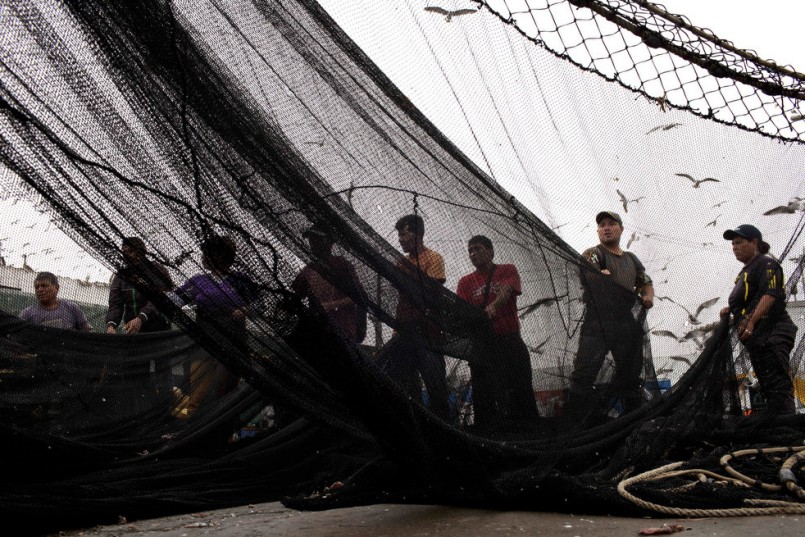 Record: la vida dura de los pescadores en Perú