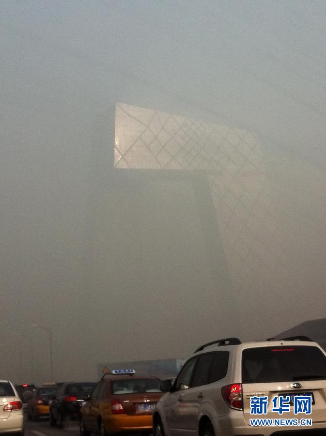 Beijing envuelto en denso humo neblinoso 1