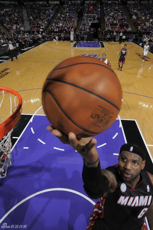 Grande Chalmers lidera a los Heat 5