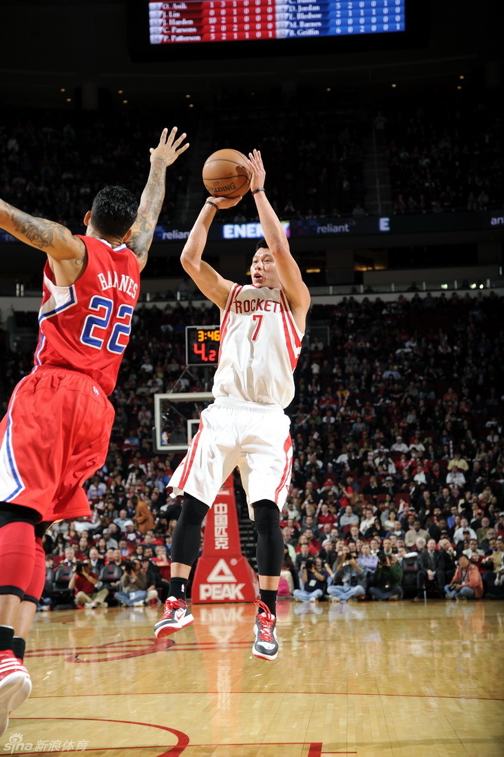 Los Clippers supera a los Rockets por 117-109 7