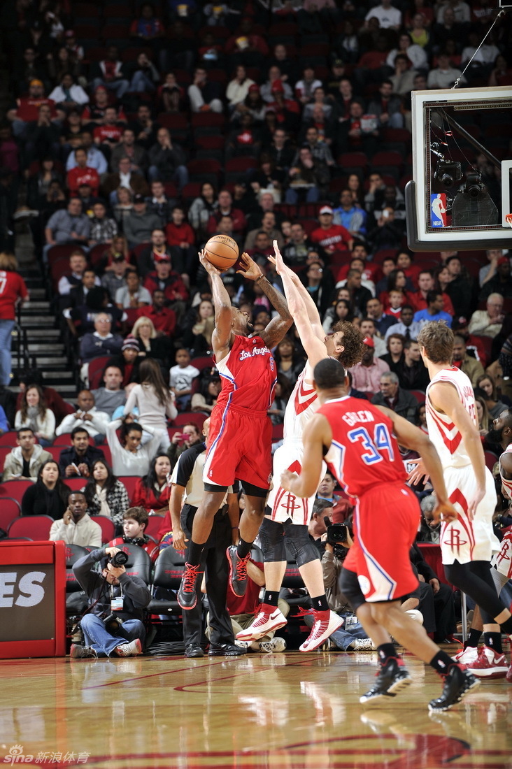 Los Clippers supera a los Rockets por 117-109 8