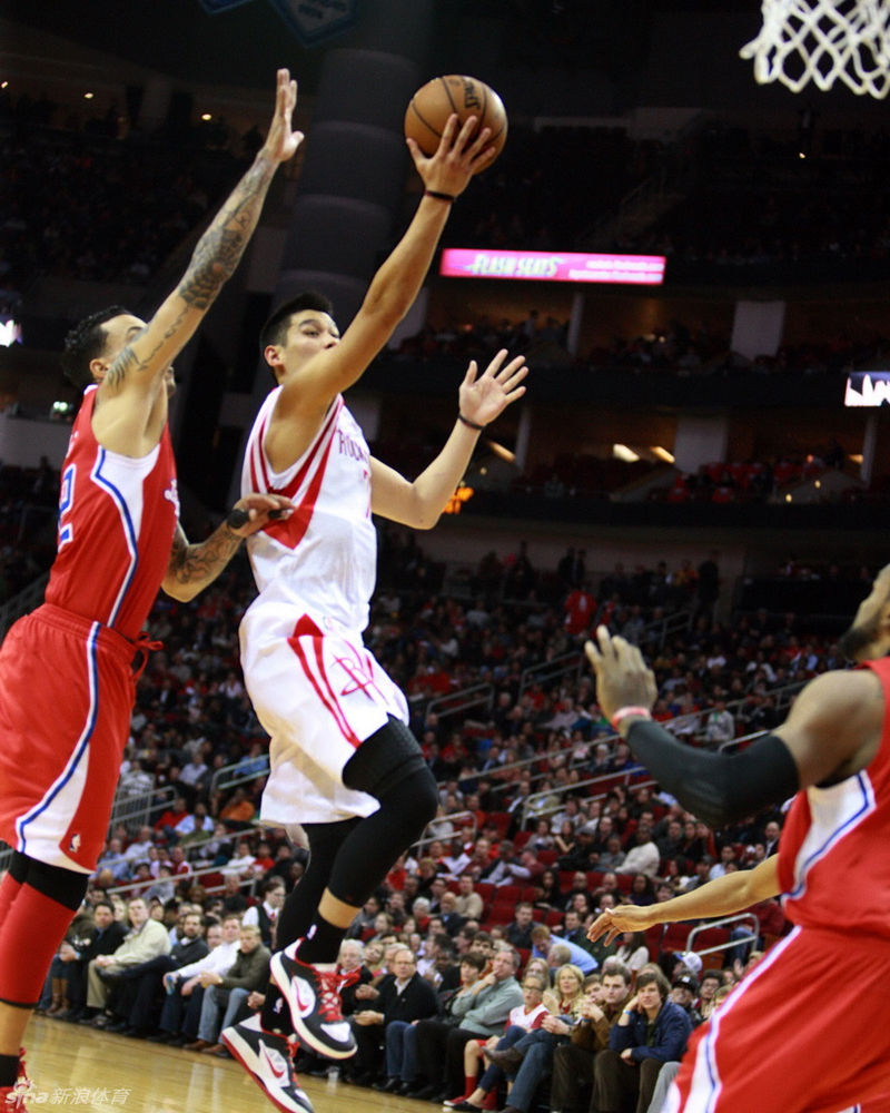 Los Clippers supera a los Rockets por 117-109 11