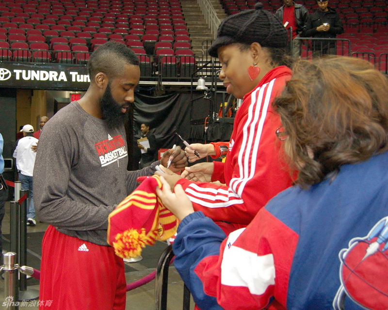 Los Clippers supera a los Rockets por 117-109 15