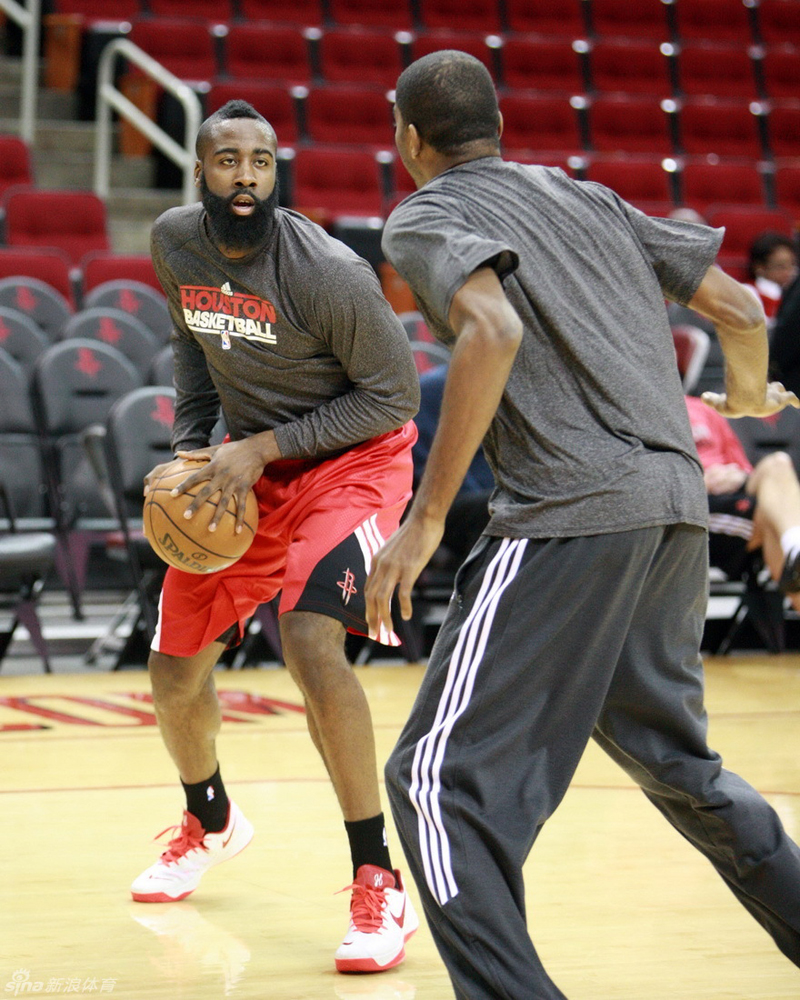 Los Clippers supera a los Rockets por 117-109 16