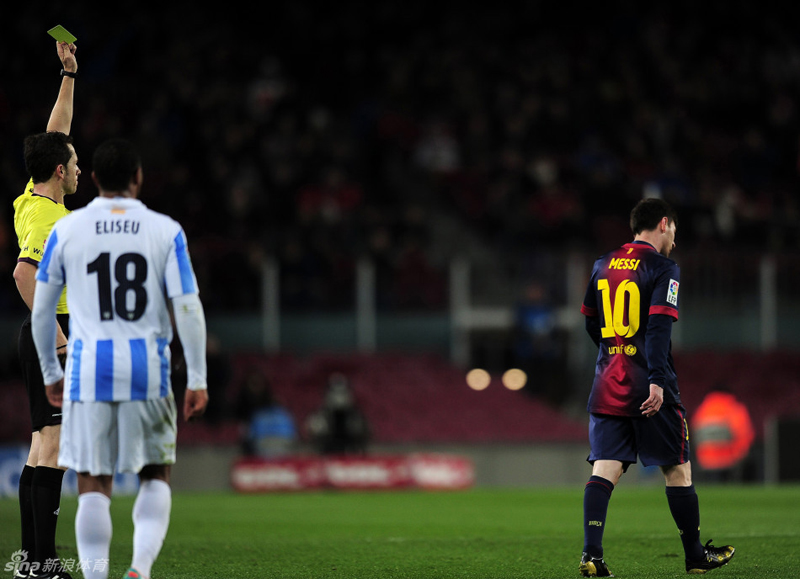 Messi muestra sus cuatro Balones de Oro en el cruce ante el Málaga 10