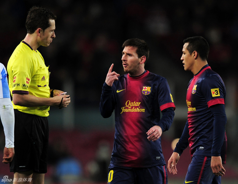 Messi muestra sus cuatro Balones de Oro en el cruce ante el Málaga 16